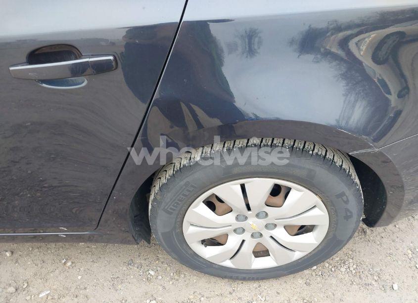 Photo 6 of 2015 Chevrolet Cruze LS AUTO (VIN 1G1PA5SH5F7285783)