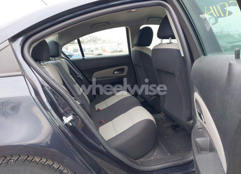 Photo 8 of 2015 Chevrolet Cruze LS AUTO (VIN 1G1PA5SH5F7285783)