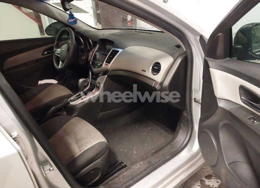 Photo 5 of 2015 Chevrolet Cruze LS AUTO (VIN 1G1PA5SH5F7292264)