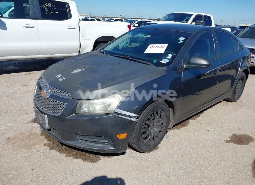 Photo 2 of 2013 Chevrolet Cruze LS AUTO (VIN 1G1PA5SH6D7190808)