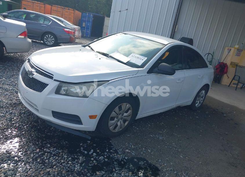 Photo 2 of 2013 Chevrolet Cruze LS AUTO (VIN 1G1PA5SH6D7196236)