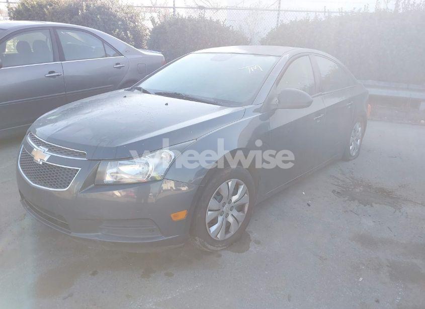 Photo 2 of 2013 Chevrolet Cruze LS AUTO (VIN 1G1PA5SH6D7228277)