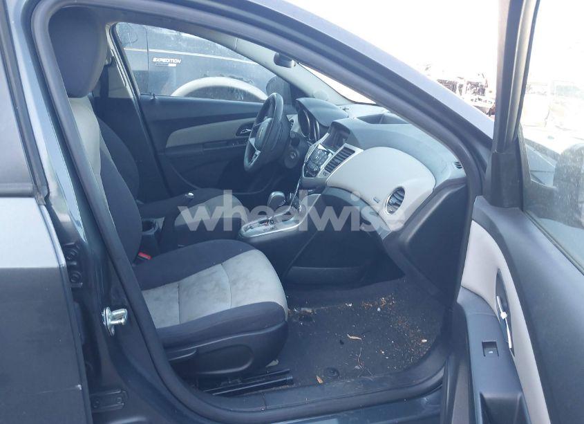 Photo 5 of 2013 Chevrolet Cruze LS AUTO (VIN 1G1PA5SH6D7228277)