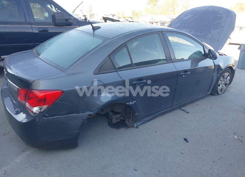 Photo 6 of 2013 Chevrolet Cruze LS AUTO (VIN 1G1PA5SH6D7228277)