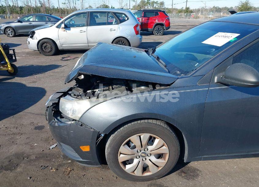Photo 6 of 2013 Chevrolet Cruze LS AUTO (VIN 1G1PA5SH6D7236329)