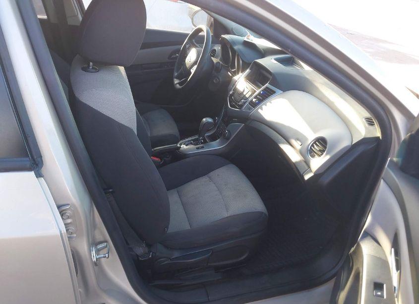 Photo 5 of 2013 Chevrolet Cruze LS AUTO (VIN 1G1PA5SH6D7239991)