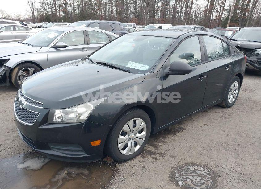 Photo 2 of 2013 Chevrolet Cruze LS AUTO (VIN 1G1PA5SH6D7262977)