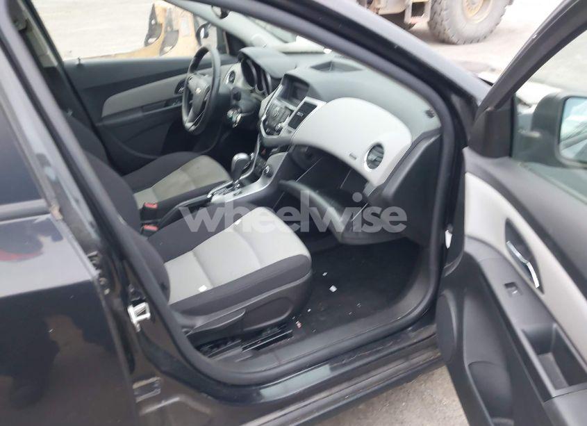 Photo 5 of 2013 Chevrolet Cruze LS AUTO (VIN 1G1PA5SH6D7262977)