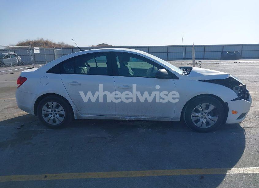 Photo 13 of 2013 Chevrolet Cruze LS AUTO (VIN 1G1PA5SH6D7313782)