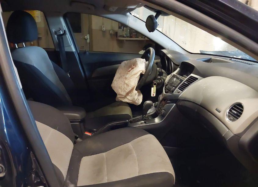 Photo 5 of 2014 Chevrolet Cruze LS AUTO (VIN 1G1PA5SH6E7112319)