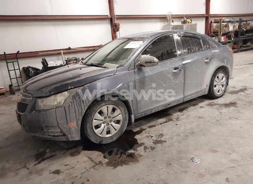 Photo 2 of 2014 Chevrolet Cruze LS AUTO (VIN 1G1PA5SH6E7143988)