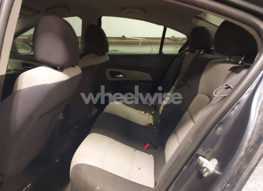 Photo 8 of 2014 Chevrolet Cruze LS AUTO (VIN 1G1PA5SH6E7143988)