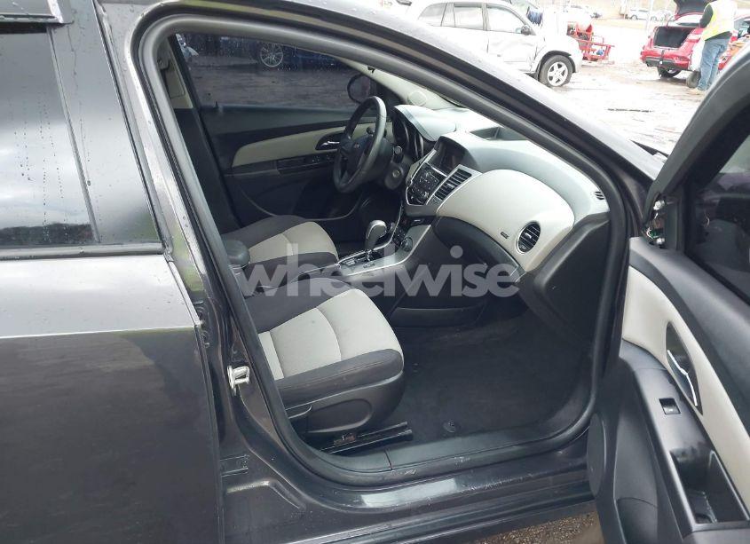 Photo 5 of 2014 Chevrolet Cruze LS AUTO (VIN 1G1PA5SH6E7186730)