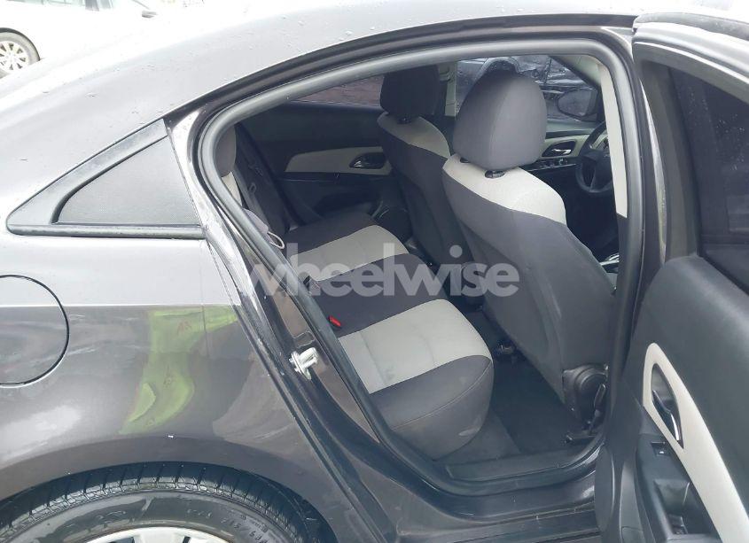 Photo 8 of 2014 Chevrolet Cruze LS AUTO (VIN 1G1PA5SH6E7186730)