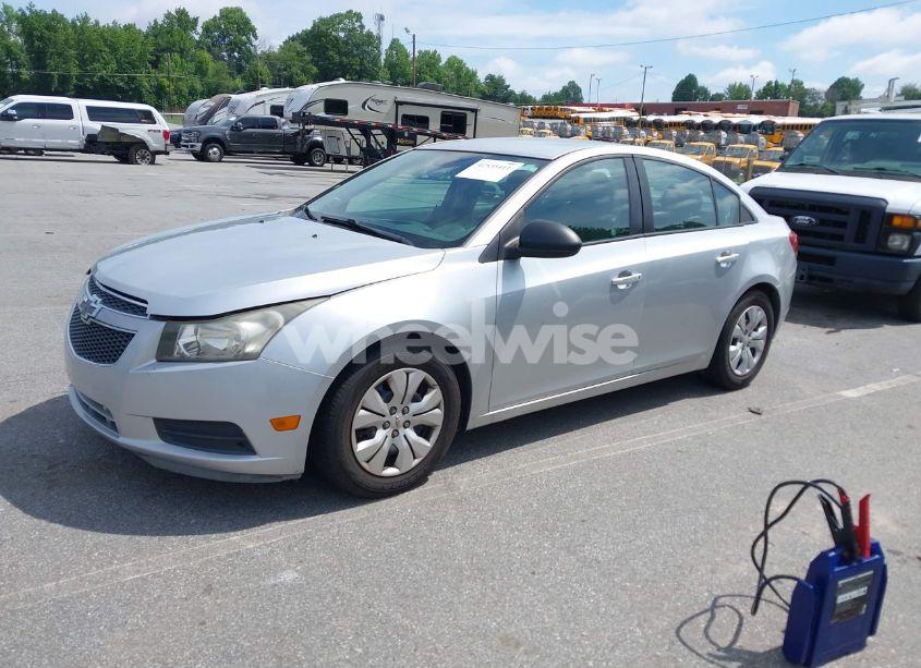 Photo 2 of 2014 Chevrolet Cruze LS AUTO (VIN 1G1PA5SH6E7209861)