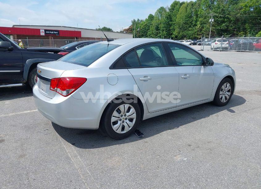 Photo 4 of 2014 Chevrolet Cruze LS AUTO (VIN 1G1PA5SH6E7209861)
