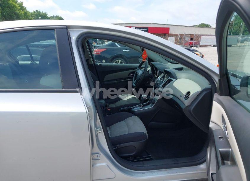 Photo 5 of 2014 Chevrolet Cruze LS AUTO (VIN 1G1PA5SH6E7209861)