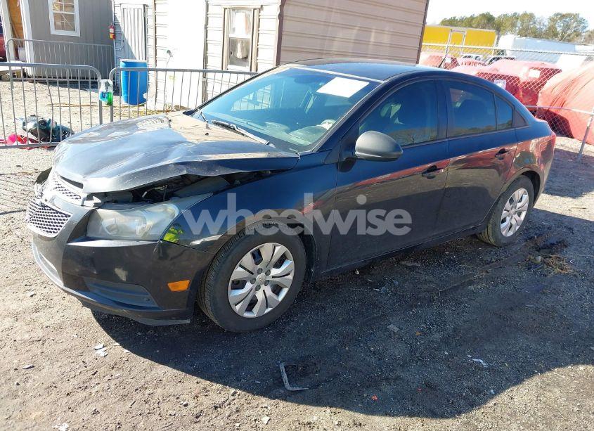 Photo 2 of 2014 Chevrolet Cruze LS AUTO (VIN 1G1PA5SH6E7222139)