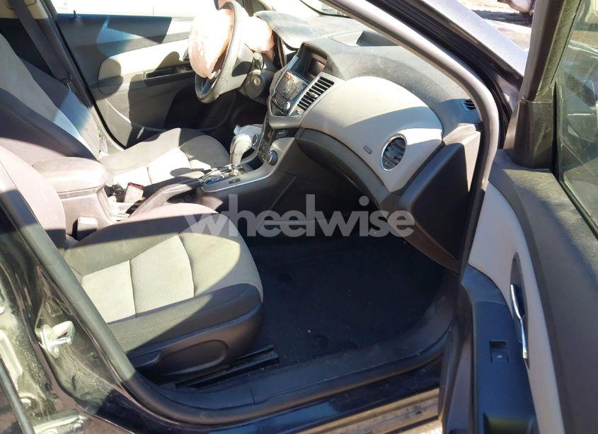 Photo 5 of 2014 Chevrolet Cruze LS AUTO (VIN 1G1PA5SH6E7222139)