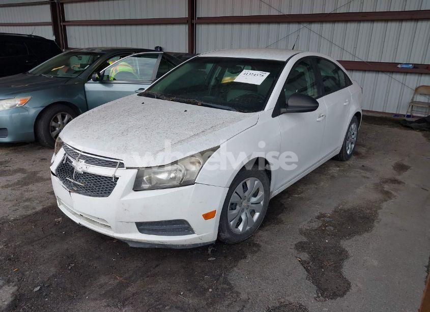 Photo 2 of 2014 Chevrolet Cruze LS AUTO (VIN 1G1PA5SH6E7228281)