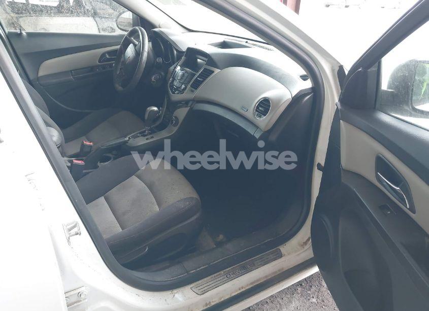 Photo 5 of 2014 Chevrolet Cruze LS AUTO (VIN 1G1PA5SH6E7228281)