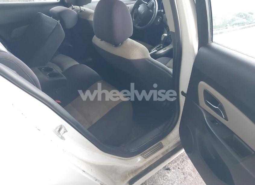 Photo 8 of 2014 Chevrolet Cruze LS AUTO (VIN 1G1PA5SH6E7228281)