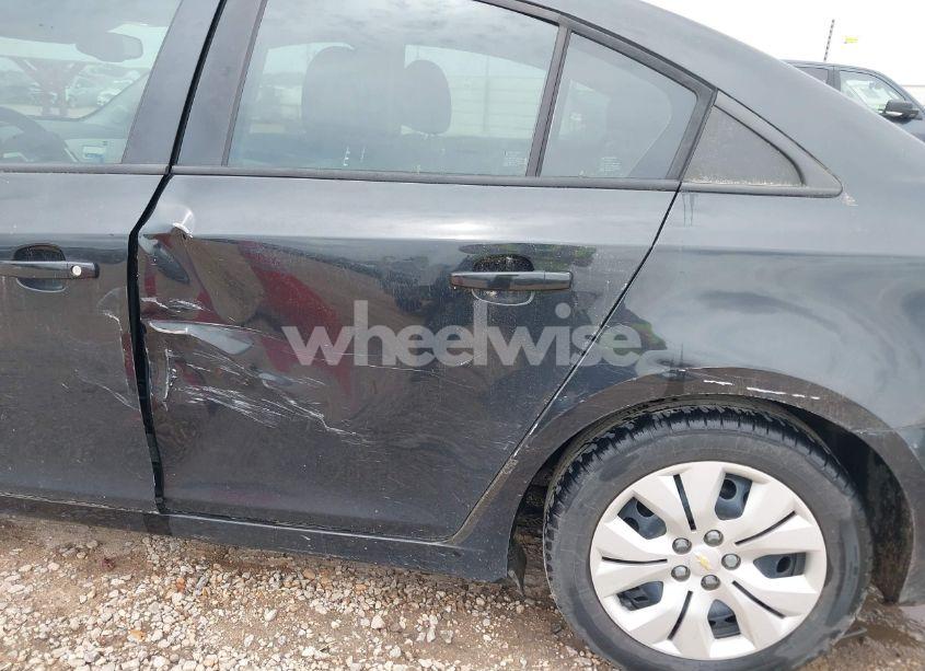 Photo 6 of 2014 Chevrolet Cruze LS AUTO (VIN 1G1PA5SH6E7249650)