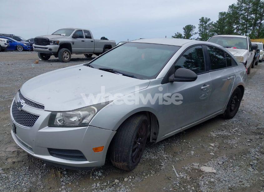 Photo 2 of 2014 Chevrolet Cruze LS AUTO (VIN 1G1PA5SH6E7328137)