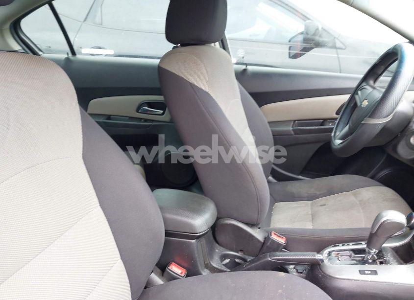 Photo 5 of 2014 Chevrolet Cruze LS AUTO (VIN 1G1PA5SH6E7328137)