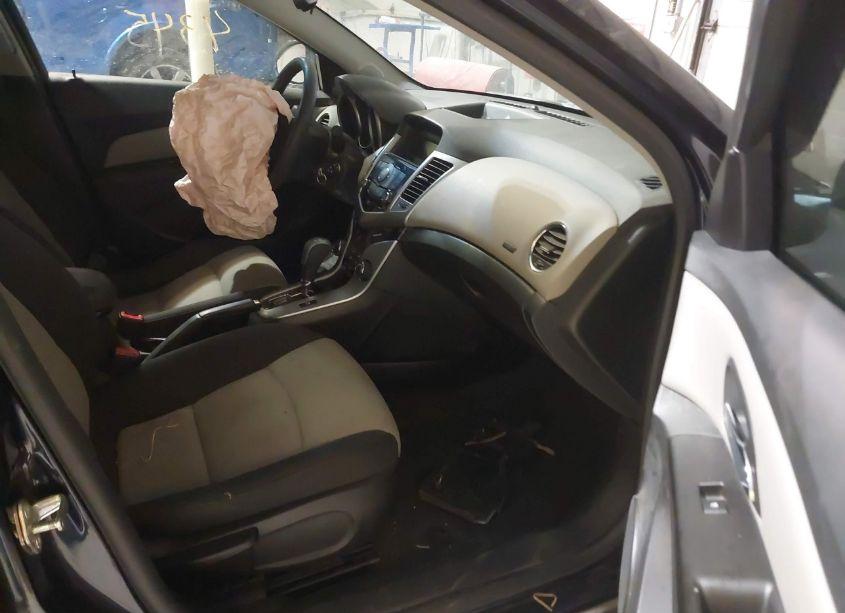 Photo 5 of 2014 Chevrolet Cruze LS AUTO (VIN 1G1PA5SH6E7345357)