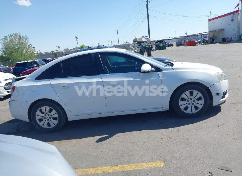 Photo 13 of 2014 Chevrolet Cruze LS AUTO (VIN 1G1PA5SH6E7422695)