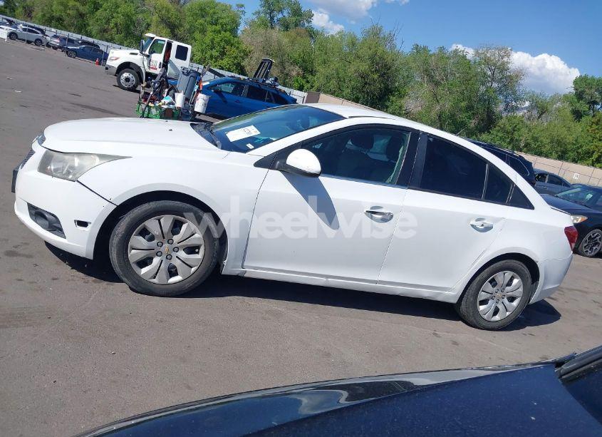 Photo 14 of 2014 Chevrolet Cruze LS AUTO (VIN 1G1PA5SH6E7422695)