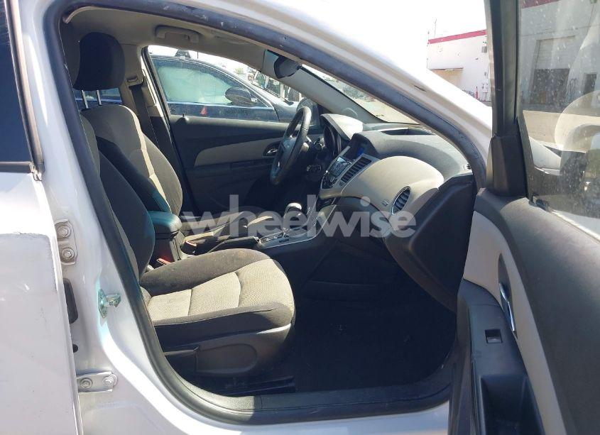 Photo 5 of 2014 Chevrolet Cruze LS AUTO (VIN 1G1PA5SH6E7422695)