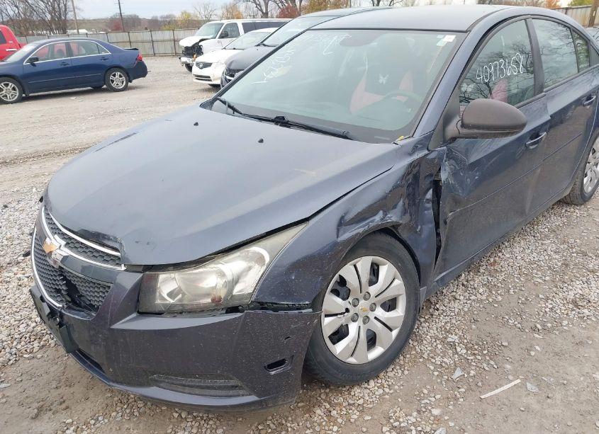 Photo 6 of 2014 Chevrolet Cruze LS AUTO (VIN 1G1PA5SH6E7438234)