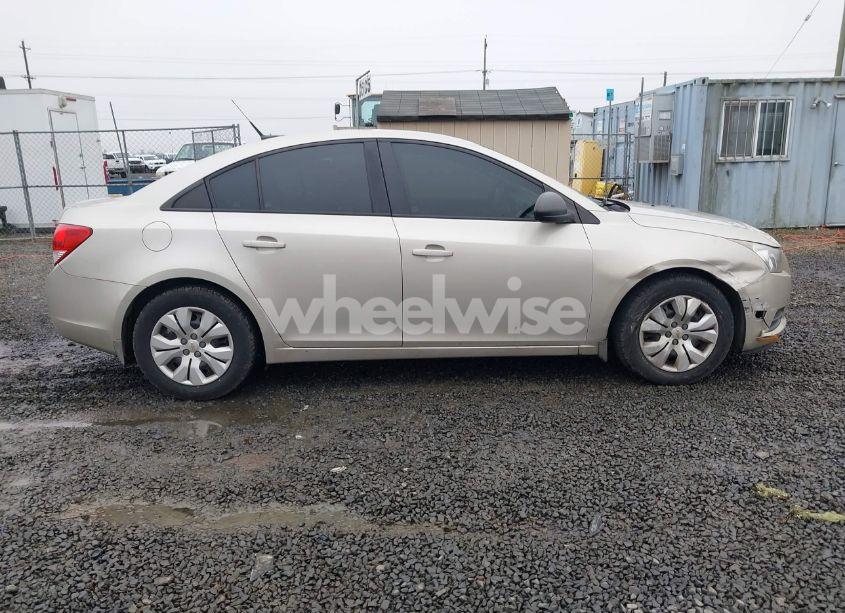 Photo 13 of 2014 Chevrolet Cruze LS AUTO (VIN 1G1PA5SH6E7469080)