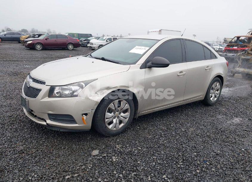 Photo 2 of 2014 Chevrolet Cruze LS AUTO (VIN 1G1PA5SH6E7469080)