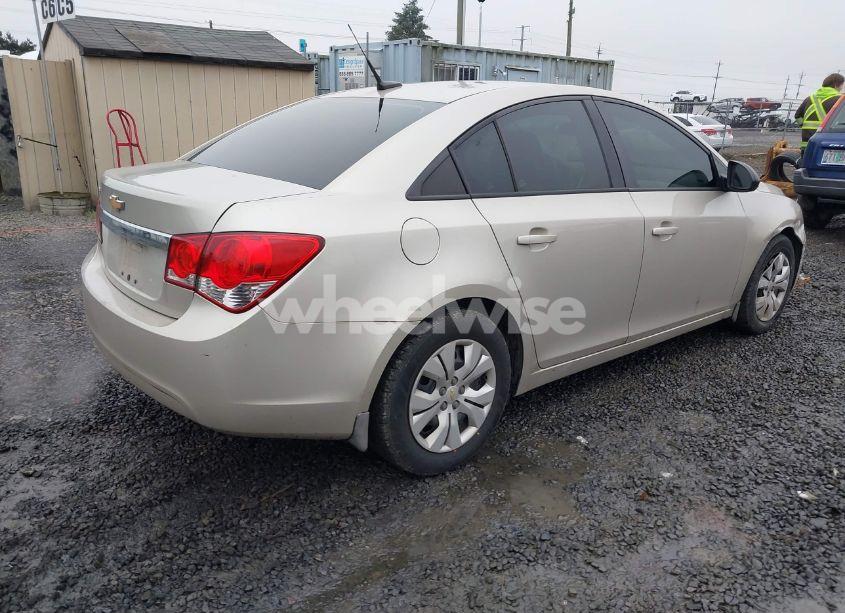 Photo 4 of 2014 Chevrolet Cruze LS AUTO (VIN 1G1PA5SH6E7469080)