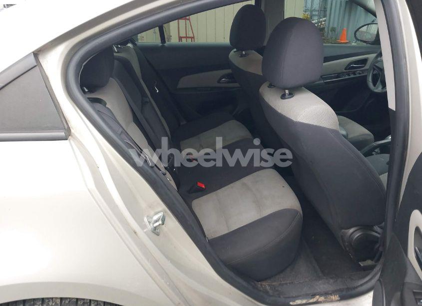 Photo 8 of 2014 Chevrolet Cruze LS AUTO (VIN 1G1PA5SH6E7469080)