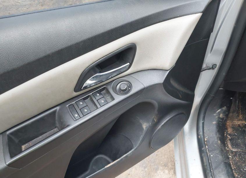 Photo 14 of 2014 Chevrolet Cruze LS AUTO (VIN 1G1PA5SH6E7470505)