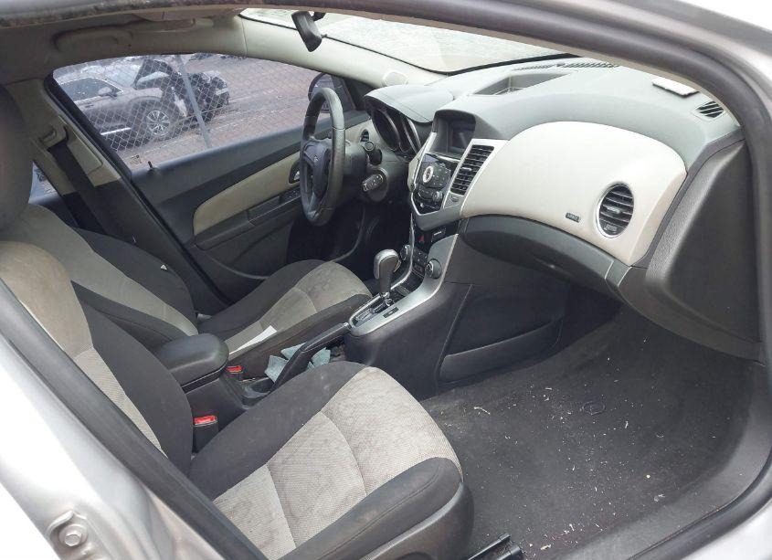 Photo 5 of 2014 Chevrolet Cruze LS AUTO (VIN 1G1PA5SH6E7470505)