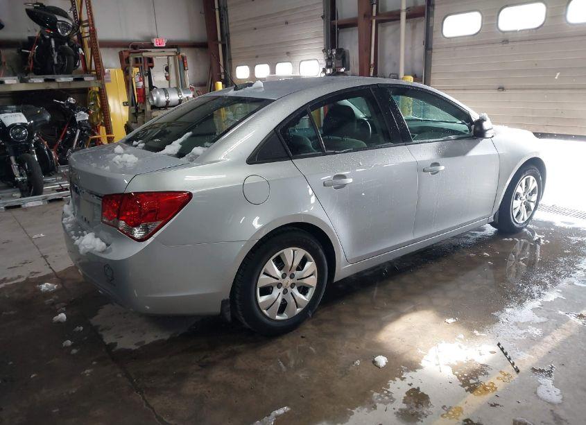 Photo 4 of 2015 Chevrolet Cruze LS AUTO (VIN 1G1PA5SH6F7102150)