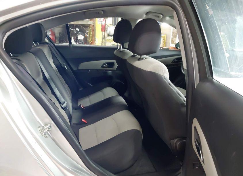 Photo 8 of 2015 Chevrolet Cruze LS AUTO (VIN 1G1PA5SH6F7102150)