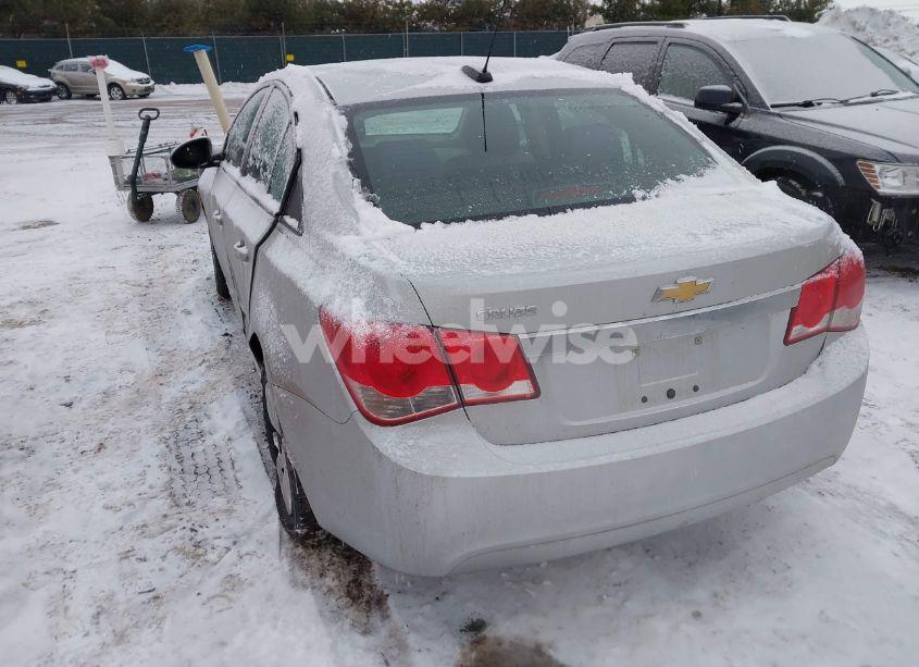 Photo 3 of 2015 Chevrolet Cruze LS AUTO (VIN 1G1PA5SH6F7240786)