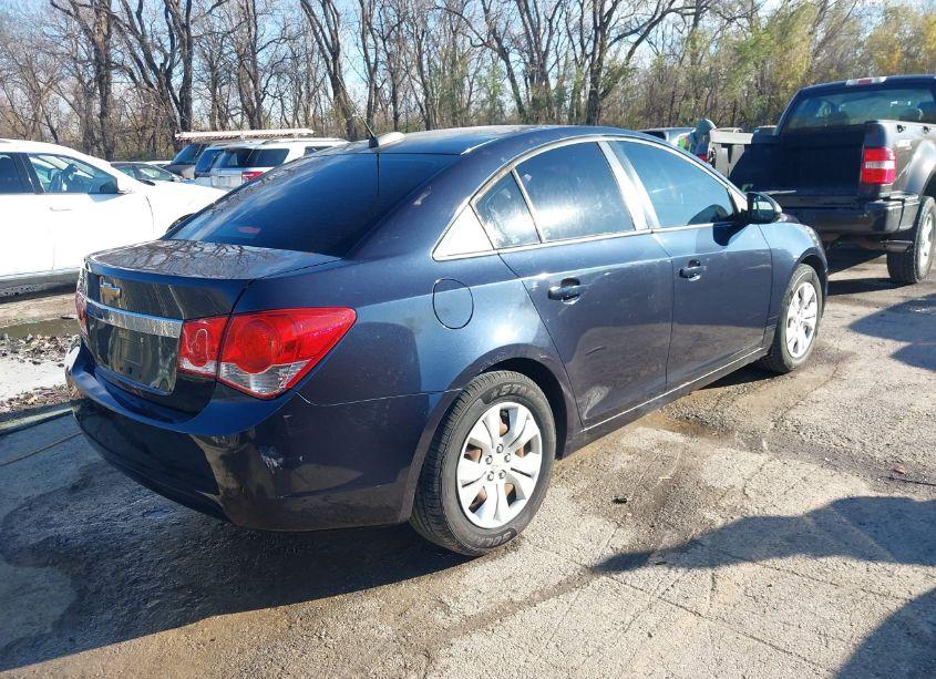 Photo 4 of 2015 Chevrolet Cruze LS AUTO (VIN 1G1PA5SH6F7274761)