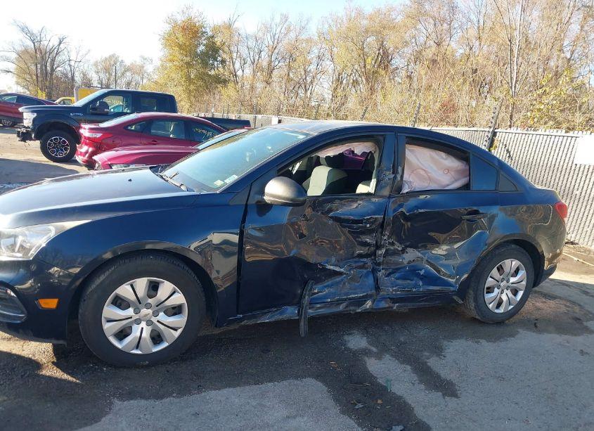 Photo 6 of 2015 Chevrolet Cruze LS AUTO (VIN 1G1PA5SH6F7274761)