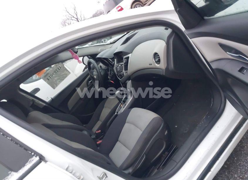 Photo 5 of 2013 Chevrolet Cruze LS AUTO (VIN 1G1PA5SH7D7189764)