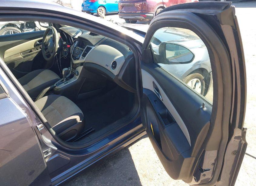 Photo 5 of 2013 Chevrolet Cruze LS AUTO (VIN 1G1PA5SH7D7231608)