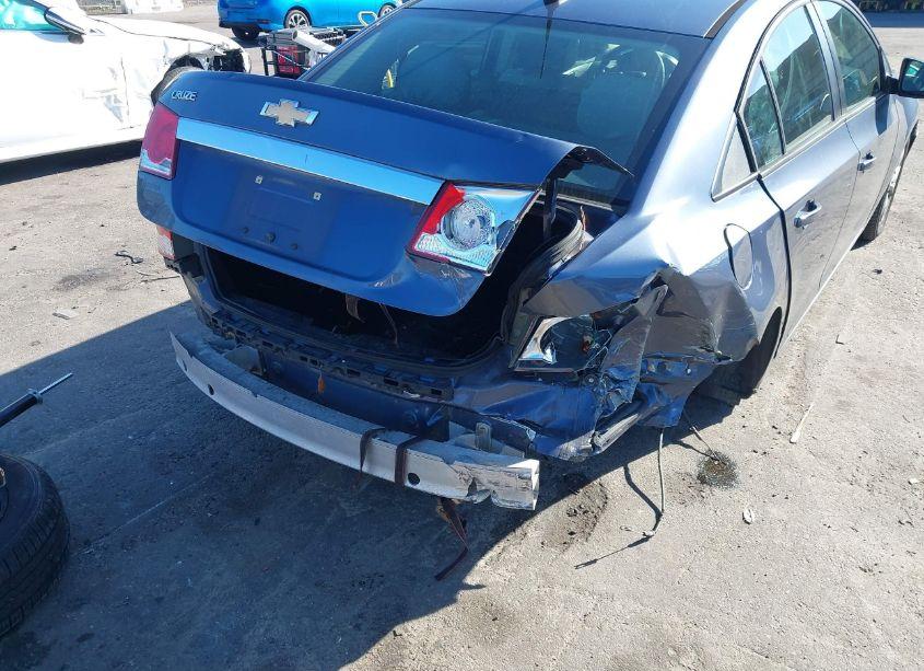 Photo 6 of 2013 Chevrolet Cruze LS AUTO (VIN 1G1PA5SH7D7231608)