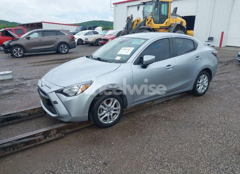 Photo 2 of 2014 Chevrolet Cruze LS AUTO (VIN 1G1PA5SH7E7139450)