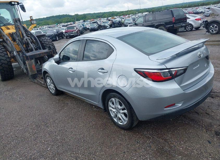 Photo 3 of 2014 Chevrolet Cruze LS AUTO (VIN 1G1PA5SH7E7139450)